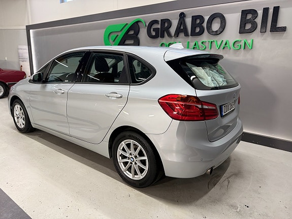 BMW 218 3 of 5