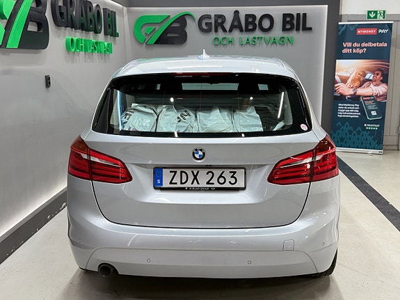 BMW 218 4 of 5
