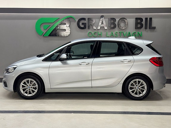 BMW 218 2 of 5