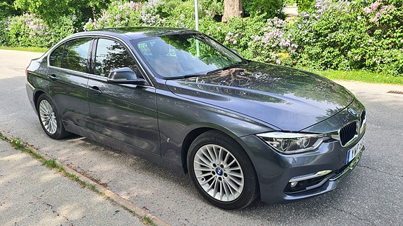 BMW 330e 2 of 5