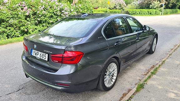 BMW 330e 3 of 5