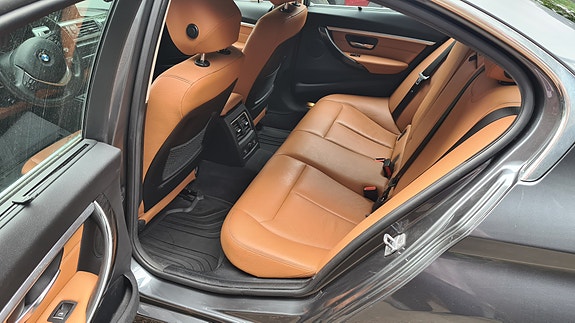 BMW 330e 6 of 8