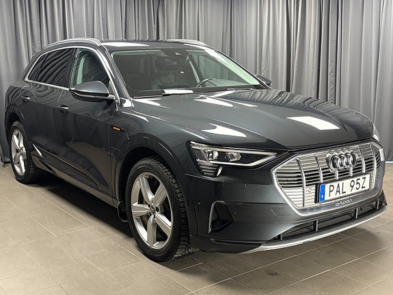 Audi e-tron 3 of 5