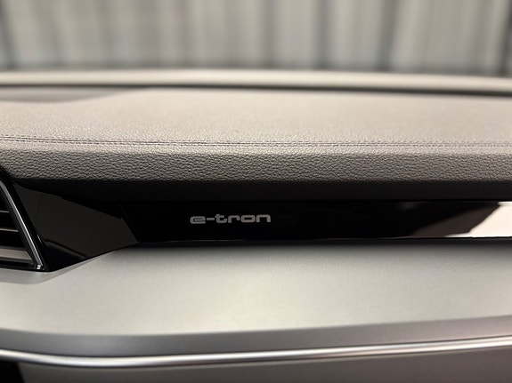 Audi e-tron 23 of 24