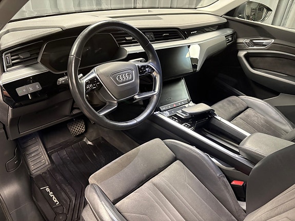 Audi e-tron 11 of 24