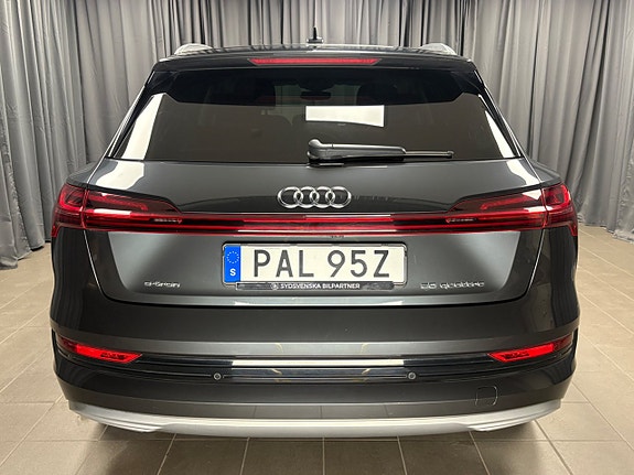 Audi e-tron 5 of 5