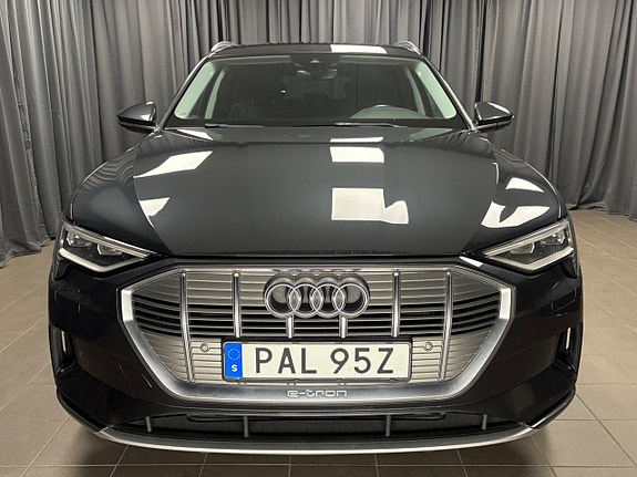 Audi e-tron 2 of 5