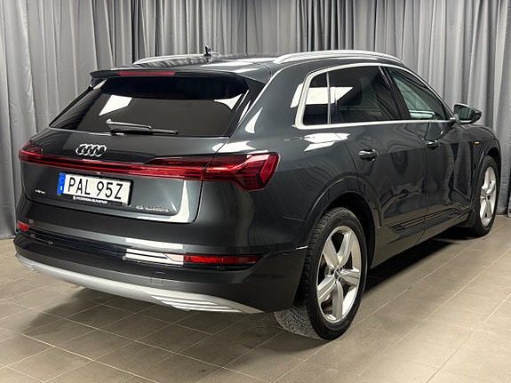 Audi e-tron 4 of 5