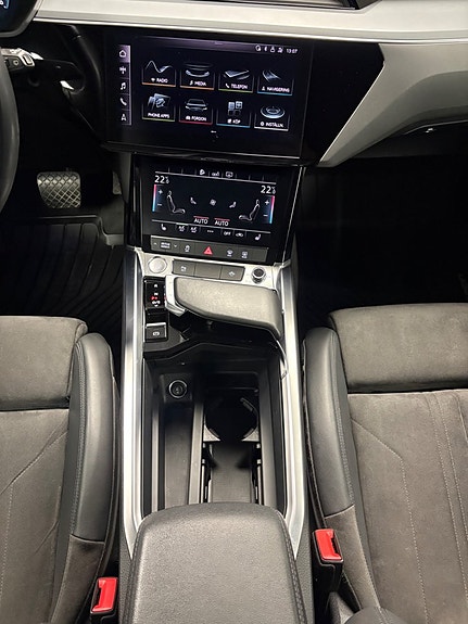 Audi e-tron 24 of 24