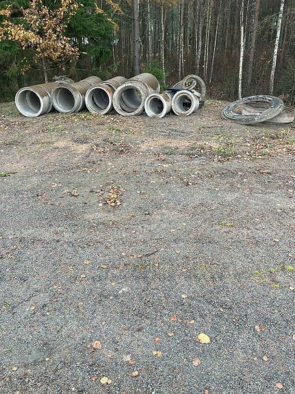 Cementrör och vatten o avlopps slangar