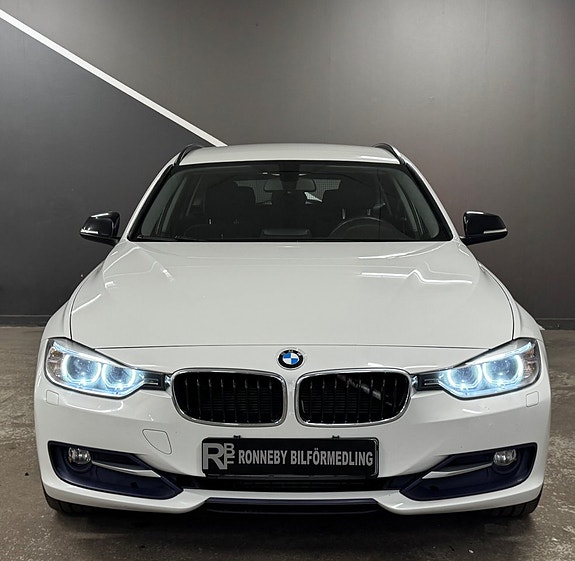 BMW 320 2 of 17