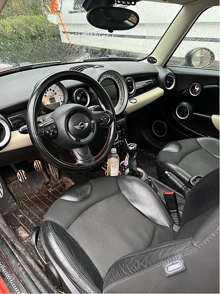 MINI Cooper 5 of 5