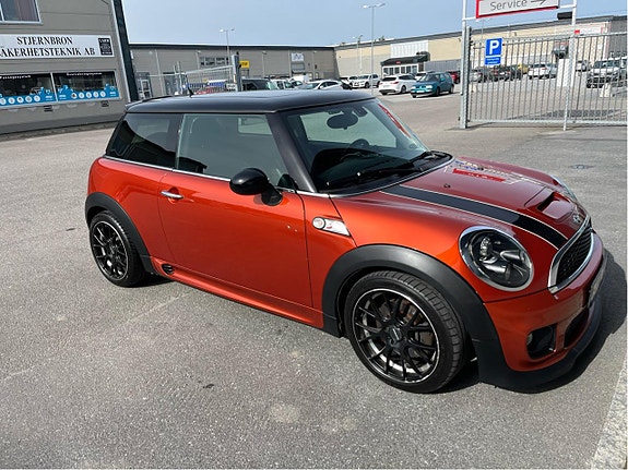 MINI Cooper 2 of 5