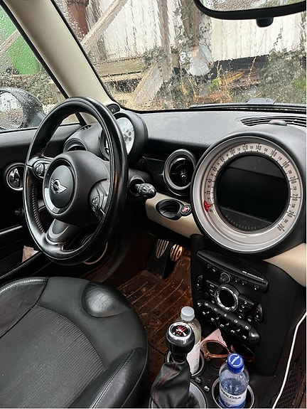 MINI Cooper 4 of 5