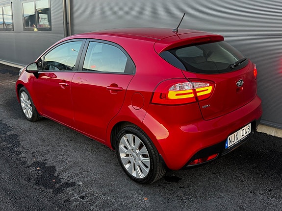 Kia Rio 8 of 26