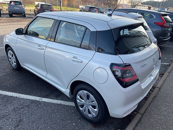 Suzuki Swift 2 of 3