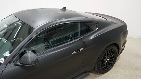 Ford Mustang 4 of 5