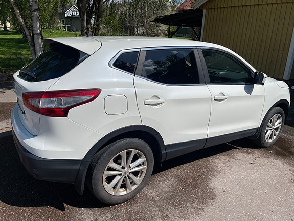 Nissan Qashqai 2 of 5
