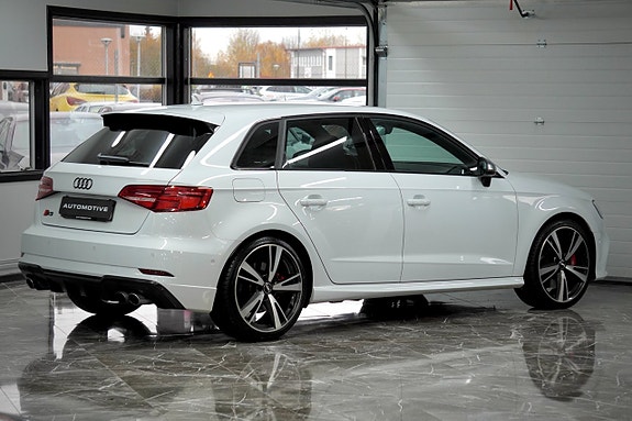 Audi S3 4 of 5