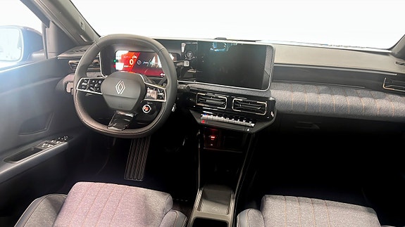 Renault 4 E-Tech 4 of 5