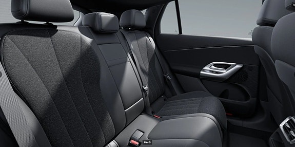 Mercedes-Benz GLC400 3 of 3