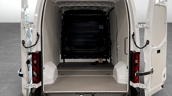 Nissan Interstar 10 of 12