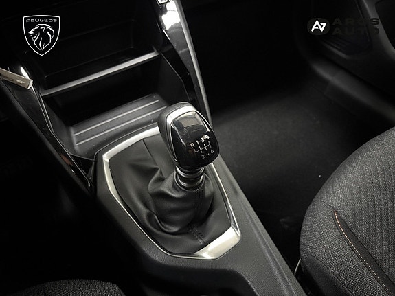 Peugeot 208 12 of 14