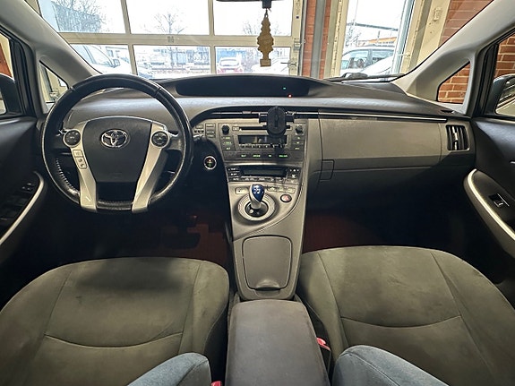 Toyota Prius 14 of 19