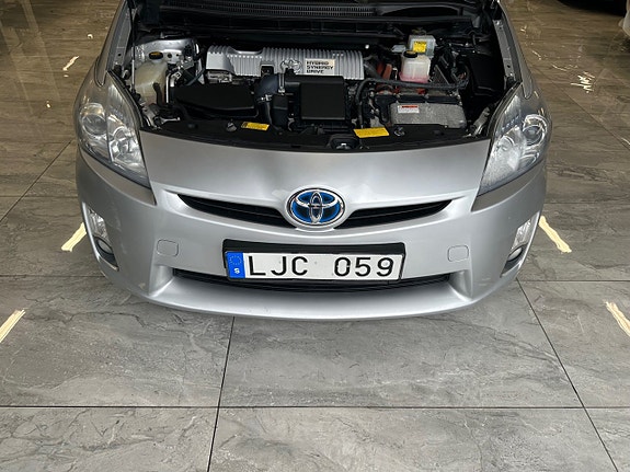 Toyota Prius 11 of 19