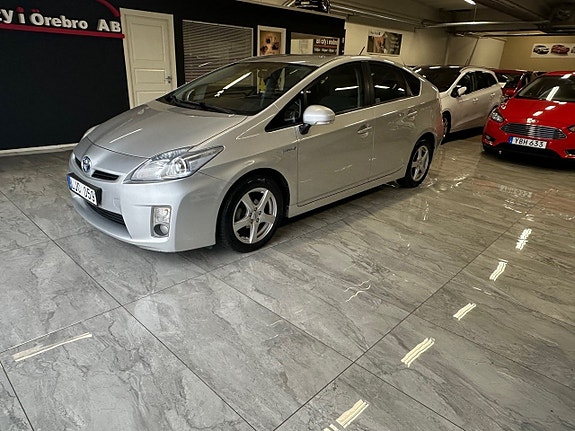 Toyota Prius 3 of 5