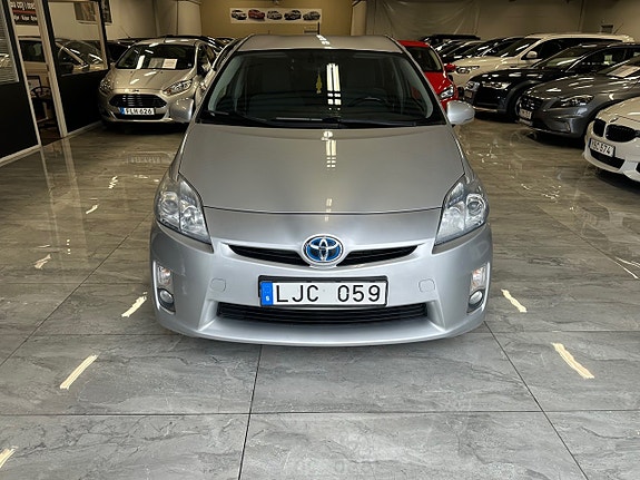 Toyota Prius 10 of 19