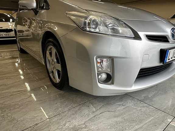 Toyota Prius 6 of 19