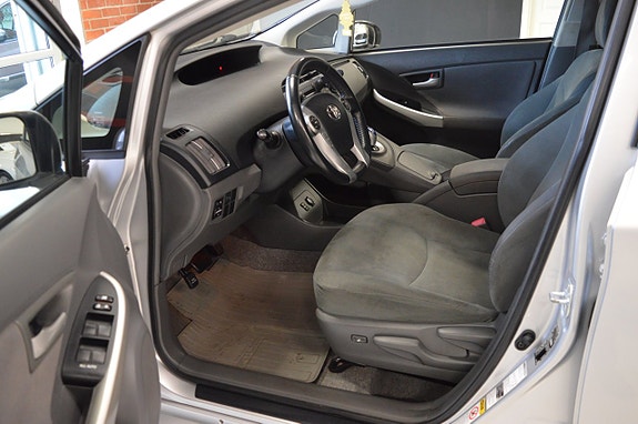 Toyota Prius 15 of 19