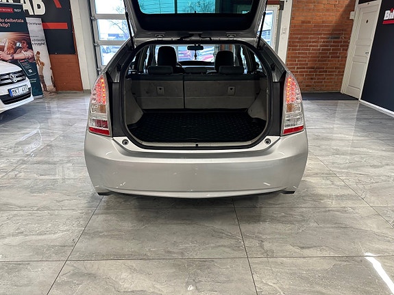 Toyota Prius 13 of 19