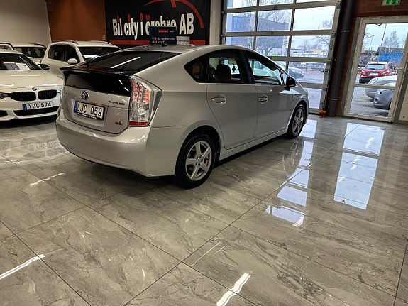 Toyota Prius 5 of 5