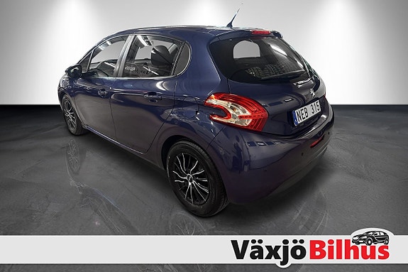 Peugeot 208 2 of 10