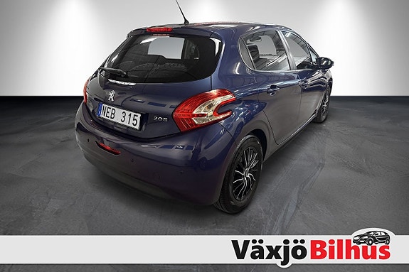 Peugeot 208 3 of 10