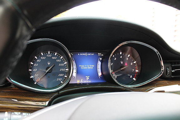 Maserati Quattroporte 28 of 29