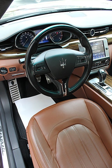 Maserati Quattroporte 26 of 29