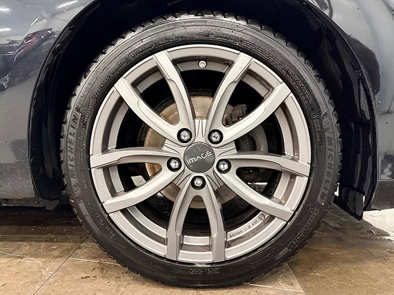 Toyota Auris 4 of 23