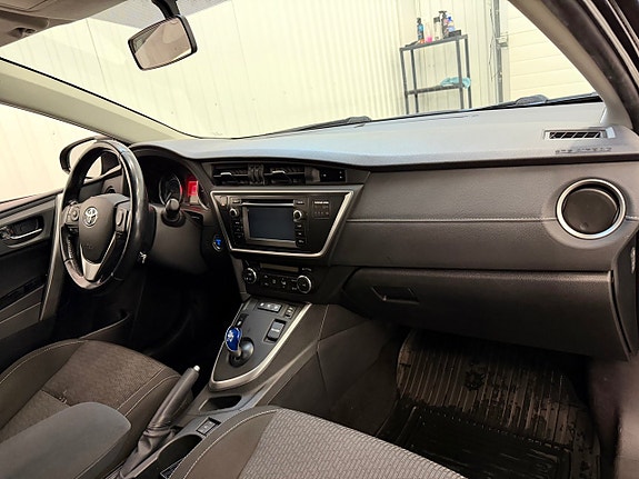 Toyota Auris 10 of 23