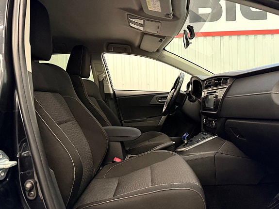 Toyota Auris 9 of 23