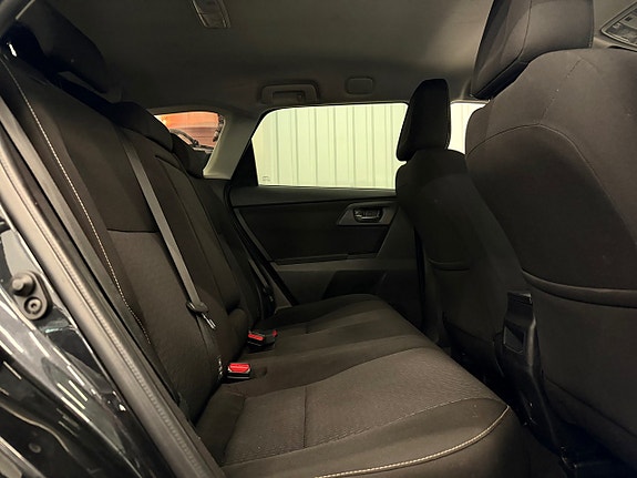 Toyota Auris 13 of 23