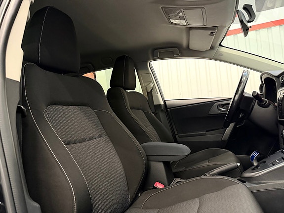 Toyota Auris 8 of 23