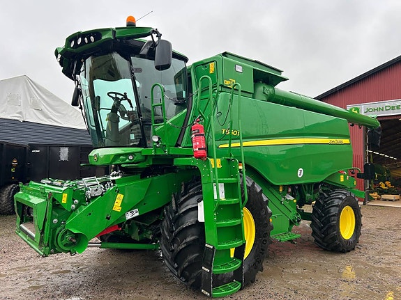 John Deere T560i