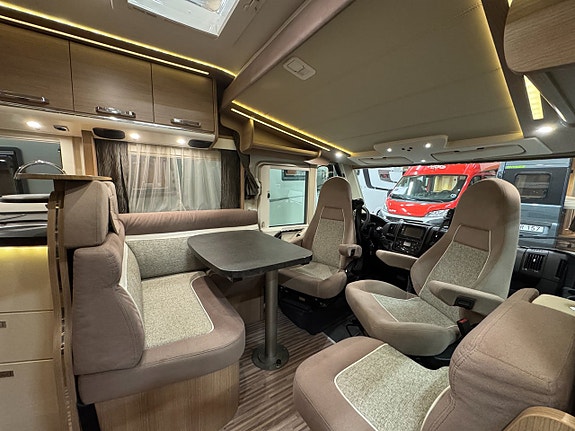 Malibu I440 QB Queensbed & hyttsäng! Stort garage! AC! 6,99m 2 of 24