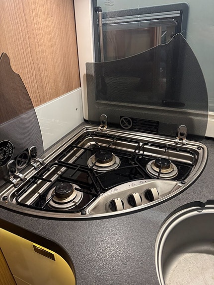 Malibu I440 QB Queensbed & hyttsäng! Stort garage! AC! 6,99m 8 of 24