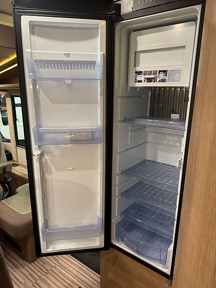 Malibu I440 QB Queensbed & hyttsäng! Stort garage! AC! 6,99m 9 of 24