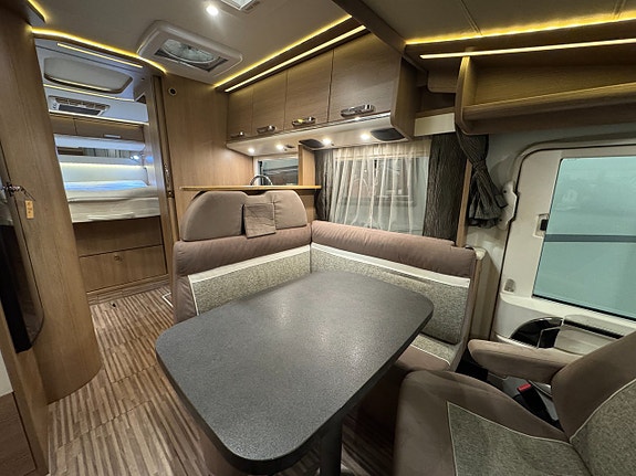 Malibu I440 QB Queensbed & hyttsäng! Stort garage! AC! 6,99m 6 of 24