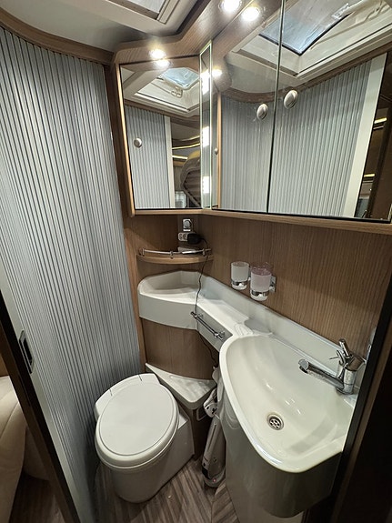 Malibu I440 QB Queensbed & hyttsäng! Stort garage! AC! 6,99m 11 of 24